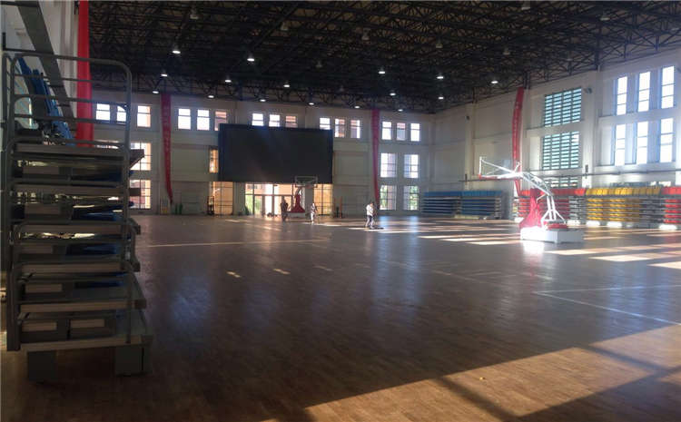 橡膠木風雨操場地板一般多少錢？