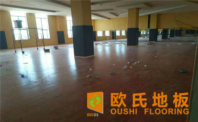 湖南楓樺木籃球場地板打磨翻新